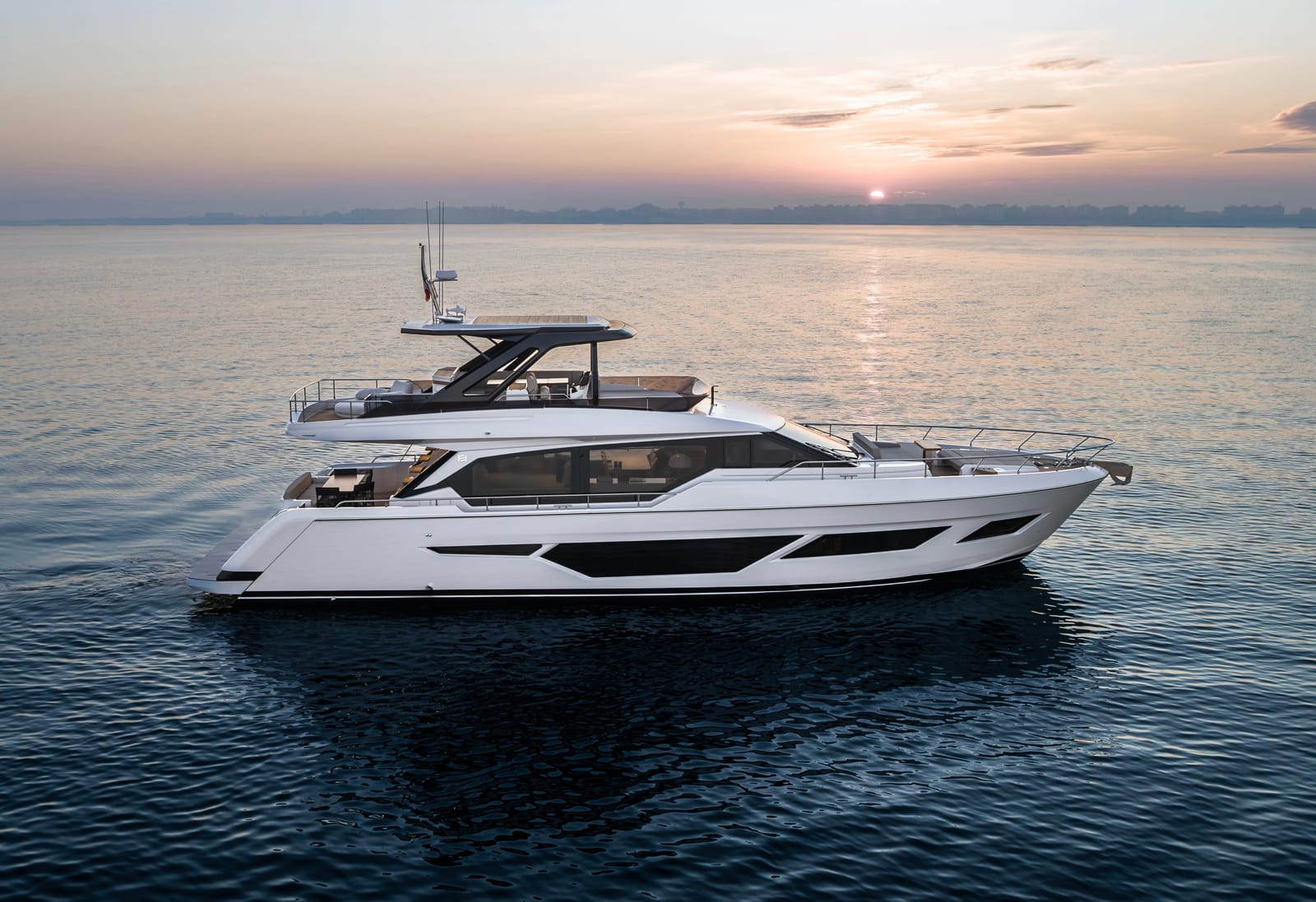 Ferretti Yachts 720: cuando el espacio redefine la vida a bordo