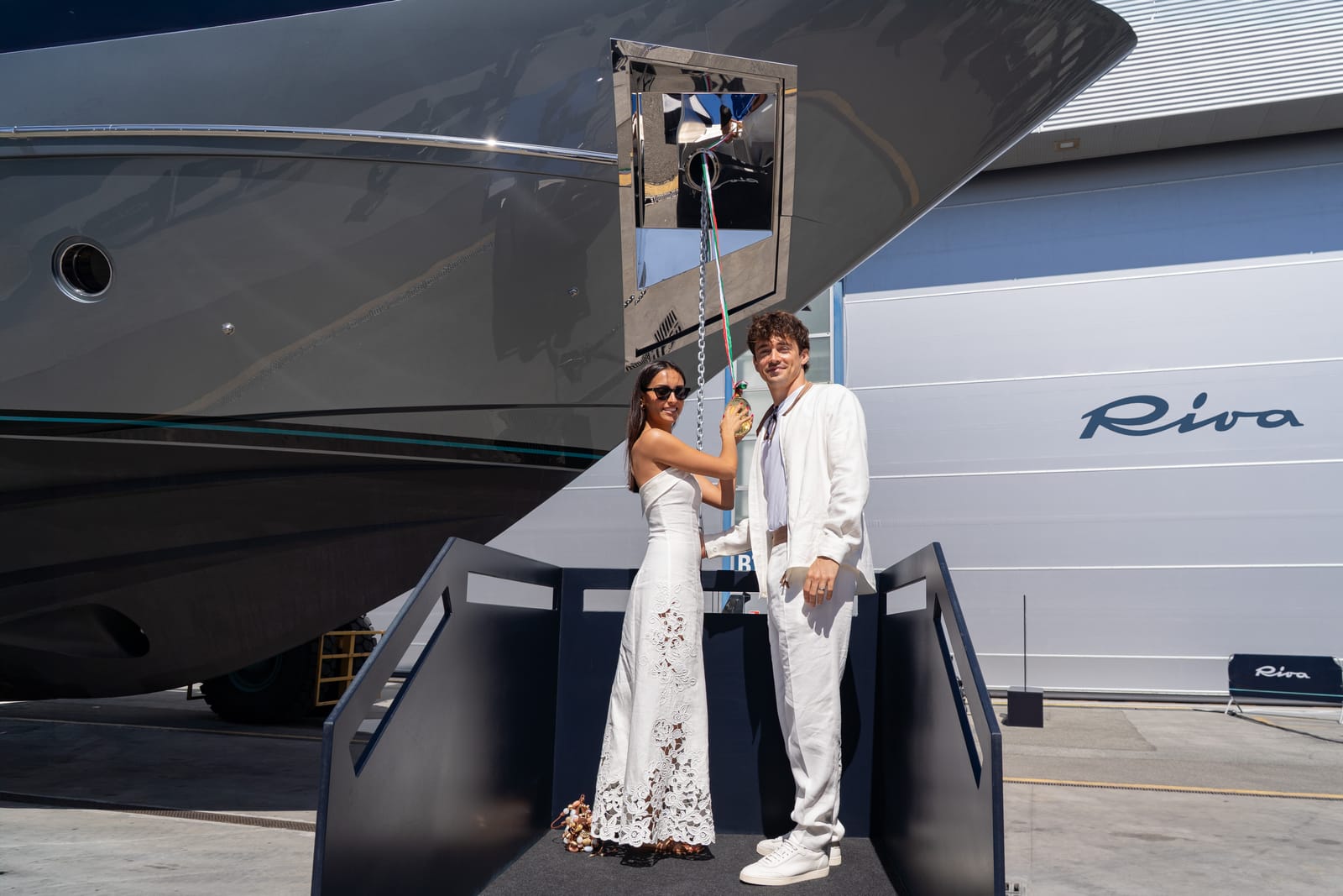 Charles Leclerc recibe su nuevo Riva 102’ Corsaro Super
