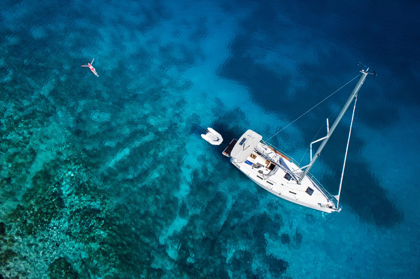 Alquilar un barco sin licencia en España: la tendencia del verano