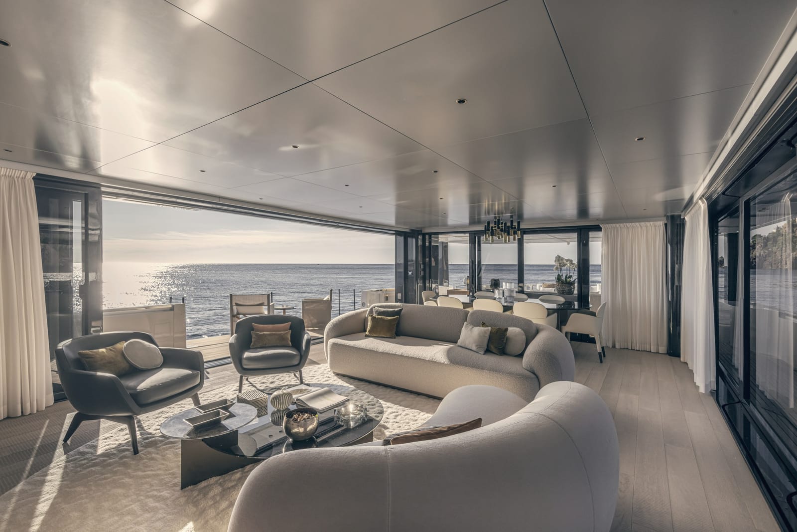 Arcadia lleva al Monaco Yacht Show dos maneras de vivir el mar