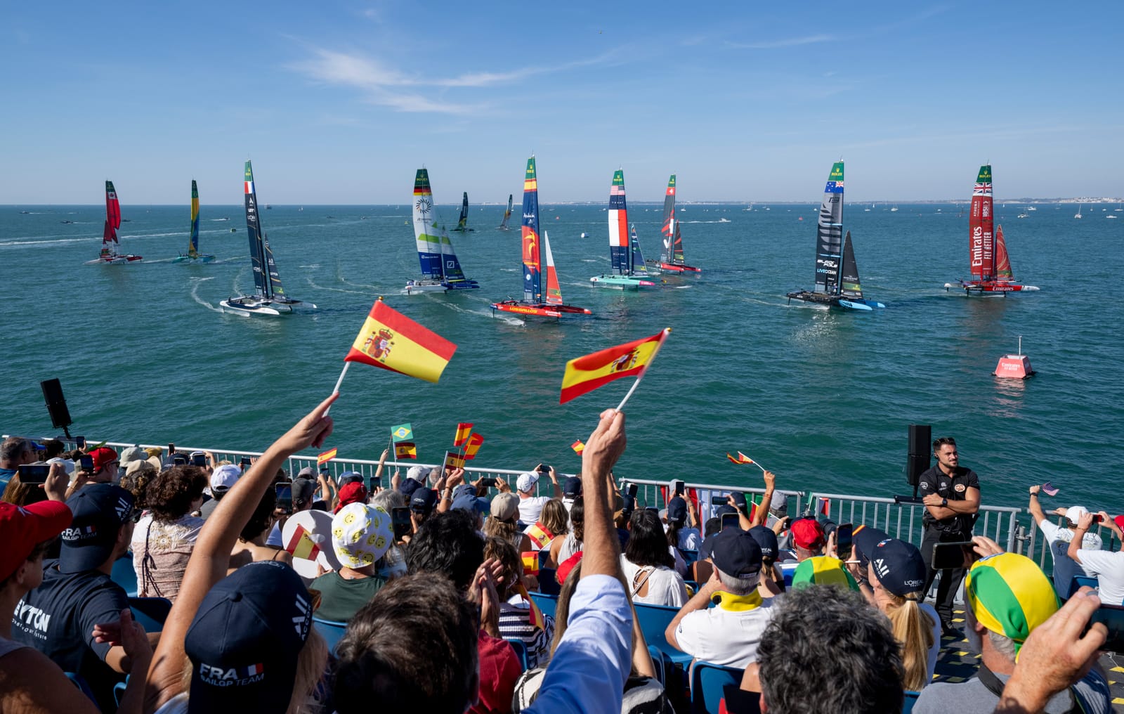 SailGP se estrena en Valencia con los F50 volando frente a la ciudad