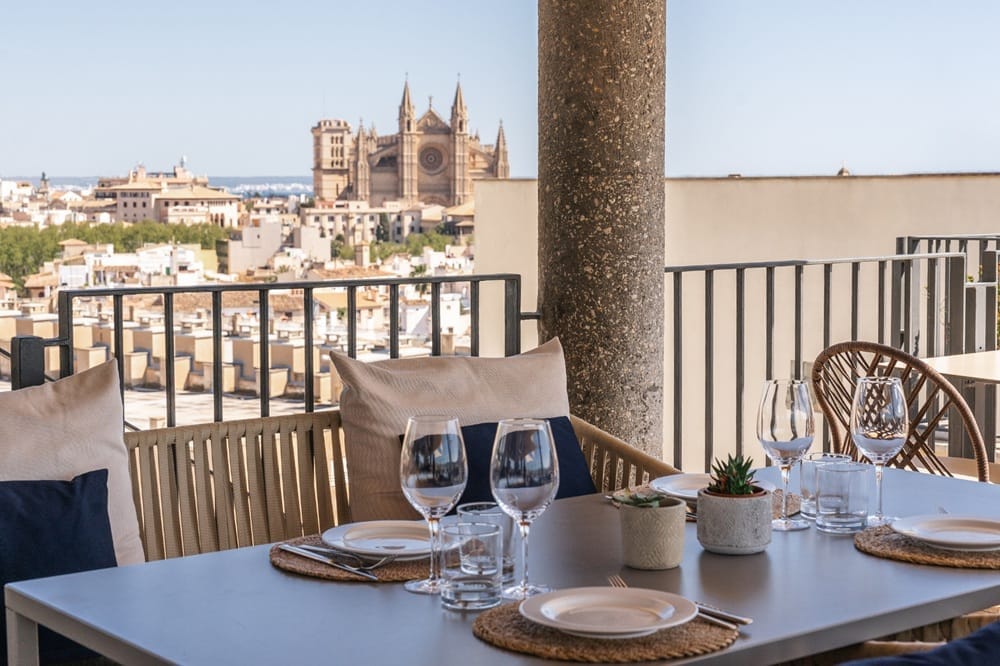 Sky Bar del Saratoga, el mirador más antiguo de Palma, estrena carta veraniega
