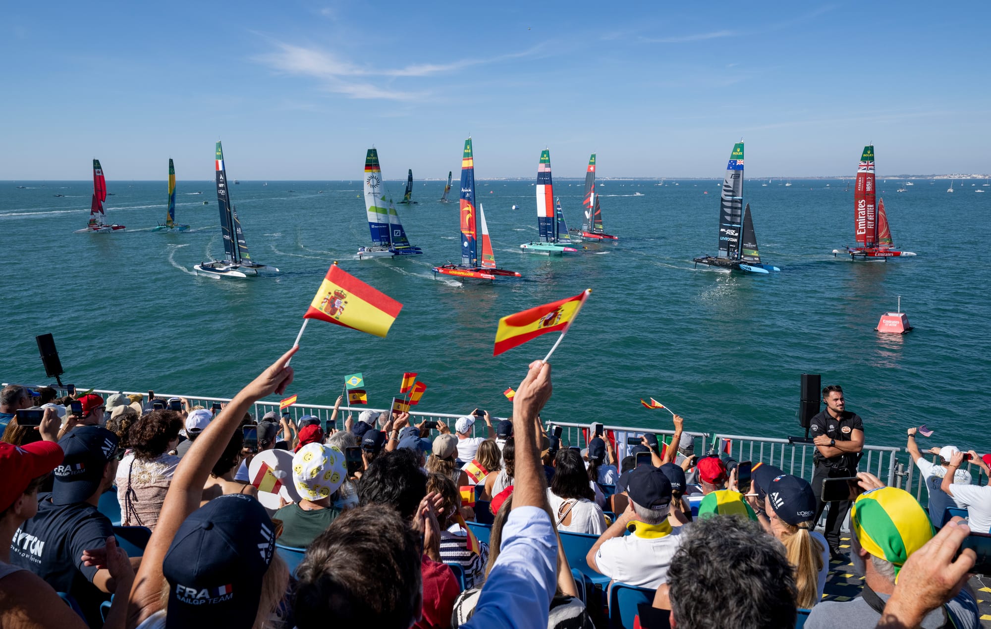 SailGP se estrena en Valencia con los F50 volando frente a la ciudad