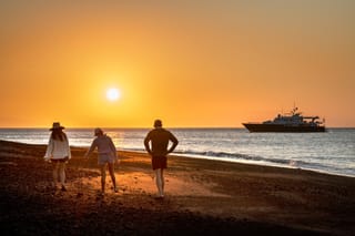 Galápagos desde el mar: así es el nuevo charter que convierte el viaje en expedición