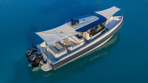 TYKUN X: potencia militar y elegancia italiana en un chase boat de 55 nudos