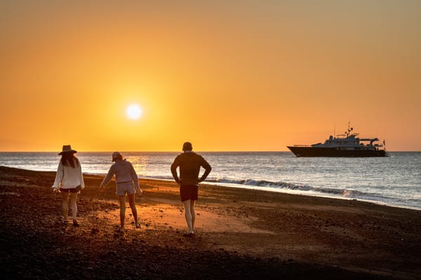Galápagos desde el mar: así es el nuevo charter que convierte el viaje en expedición