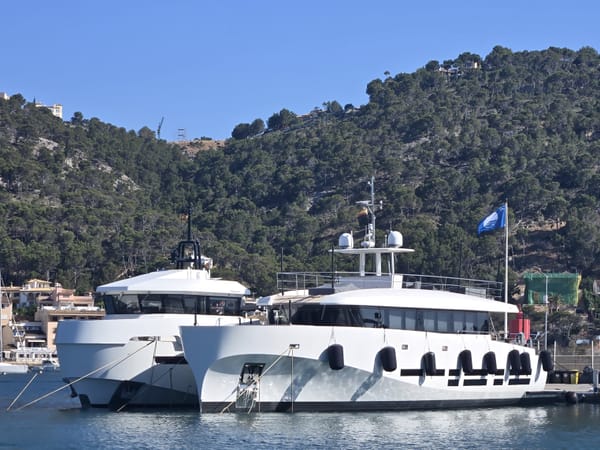 Dos marinas, casi sesenta años de Bandera Azul