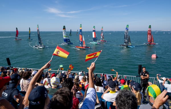 SailGP se estrena en Valencia con los F50 volando frente a la ciudad